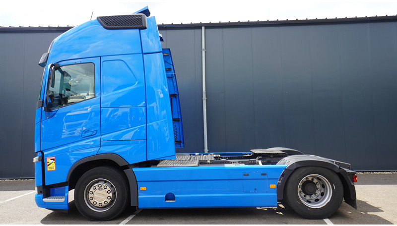 Volvo FH 460 LNG GLOBETROTTER TRUCK WITH 826.000KM - Vetopöytäauto: kuva Volvo FH 460 LNG GLOBETROTTER TRUCK WITH 826.000KM - Vetopöytäauto Volvo FH 460 LNG GLOBETROTTER TRUCK WITH 826.000KM - Vetopöytäauto: kuva Volvo FH 460 LNG GLOBETROTTER TRUCK WITH 826.000KM - Vetopöytäauto