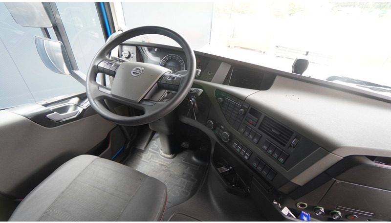Volvo FH 460 LNG GLOBETROTTER TRUCK WITH 826.000KM - Vetopöytäauto: kuva Volvo FH 460 LNG GLOBETROTTER TRUCK WITH 826.000KM - Vetopöytäauto Volvo FH 460 LNG GLOBETROTTER TRUCK WITH 826.000KM - Vetopöytäauto: kuva Volvo FH 460 LNG GLOBETROTTER TRUCK WITH 826.000KM - Vetopöytäauto