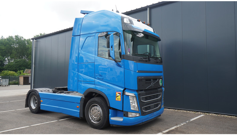 Volvo FH 460 LNG GLOBETROTTER TRUCK WITH 839.000KM - Vetopöytäauto: kuva Volvo FH 460 LNG GLOBETROTTER TRUCK WITH 839.000KM - Vetopöytäauto Volvo FH 460 LNG GLOBETROTTER TRUCK WITH 839.000KM - Vetopöytäauto: kuva Volvo FH 460 LNG GLOBETROTTER TRUCK WITH 839.000KM - Vetopöytäauto