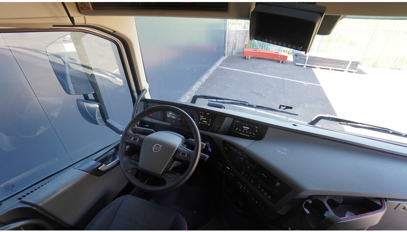 Volvo FH420 6X2 ADR EURO 6 - Vetopöytäauto: kuva Volvo FH420 6X2 ADR EURO 6 - Vetopöytäauto Volvo FH420 6X2 ADR EURO 6 - Vetopöytäauto: kuva Volvo FH420 6X2 ADR EURO 6 - Vetopöytäauto