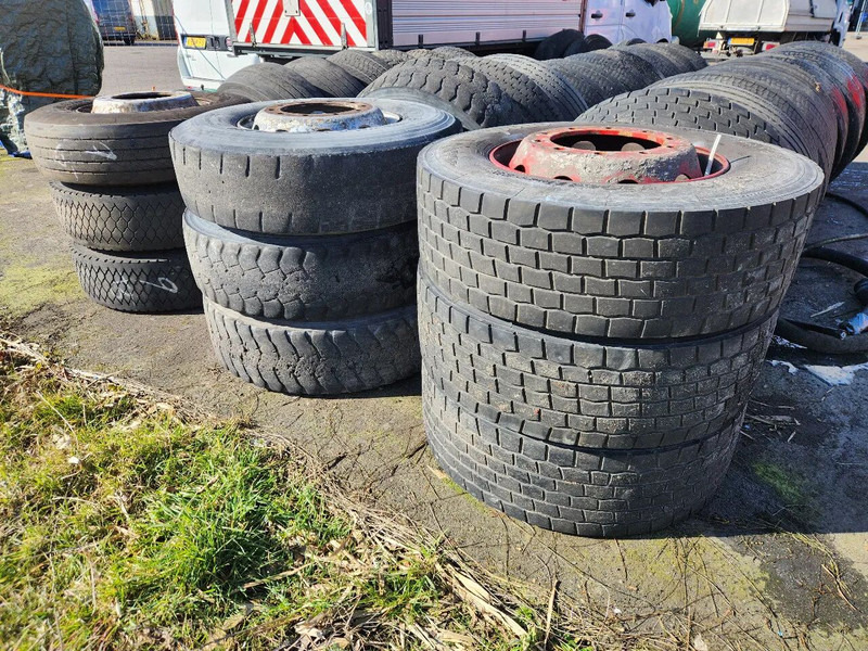 Tyres 18X 315-70/80/295x 22.5 INC RIMS, MUST GO - Rengas - Kuorma-auto: kuva Tyres 18X 315-70/80/295x 22.5 INC RIMS, MUST GO - Rengas - Kuorma-auto Tyres 18X 315-70/80/295x 22.5 INC RIMS, MUST GO - Rengas - Kuorma-auto: kuva Tyres 18X 315-70/80/295x 22.5 INC RIMS, MUST GO - Rengas - Kuorma-auto