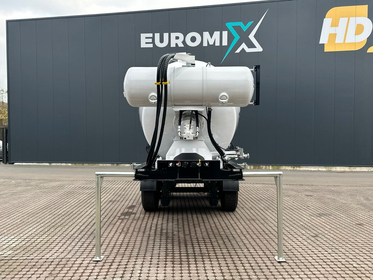 EUROMIX MTP - Fahrmischer EM 10 L 2-Achser - Betonin kuljetus puoliperävaunu: kuva EUROMIX MTP - Fahrmischer EM 10 L 2-Achser - Betonin kuljetus puoliperävaunu EUROMIX MTP - Fahrmischer EM 10 L 2-Achser - Betonin kuljetus puoliperävaunu: kuva EUROMIX MTP - Fahrmischer EM 10 L 2-Achser - Betonin kuljetus puoliperävaunu
