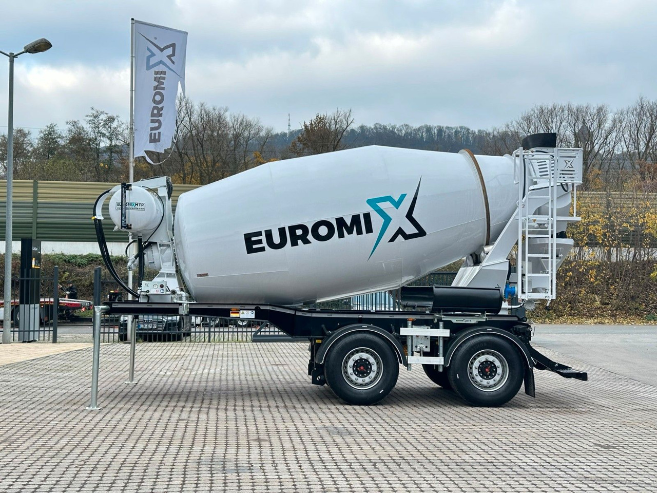 EUROMIX MTP - Fahrmischer EM 10 L 2-Achser - Betonin kuljetus puoliperävaunu: kuva EUROMIX MTP - Fahrmischer EM 10 L 2-Achser - Betonin kuljetus puoliperävaunu EUROMIX MTP - Fahrmischer EM 10 L 2-Achser - Betonin kuljetus puoliperävaunu: kuva EUROMIX MTP - Fahrmischer EM 10 L 2-Achser - Betonin kuljetus puoliperävaunu