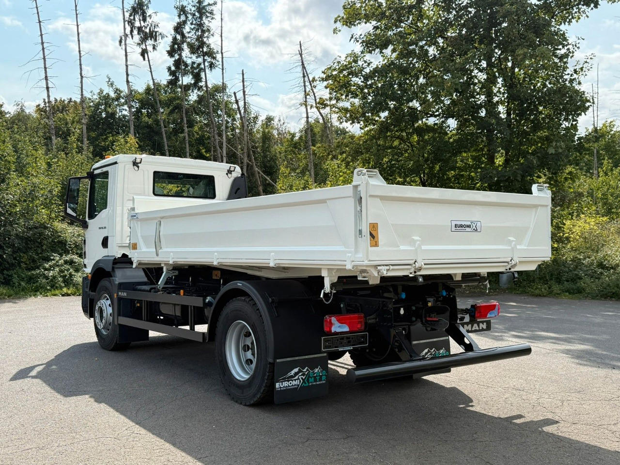MAN TGM 18.320 4X2 / Euro 6e 3-Seiten-Kipper - Kippiauto kuorma-auto: kuva MAN TGM 18.320 4X2 / Euro 6e 3-Seiten-Kipper - Kippiauto kuorma-auto MAN TGM 18.320 4X2 / Euro 6e 3-Seiten-Kipper - Kippiauto kuorma-auto: kuva MAN TGM 18.320 4X2 / Euro 6e 3-Seiten-Kipper - Kippiauto kuorma-auto