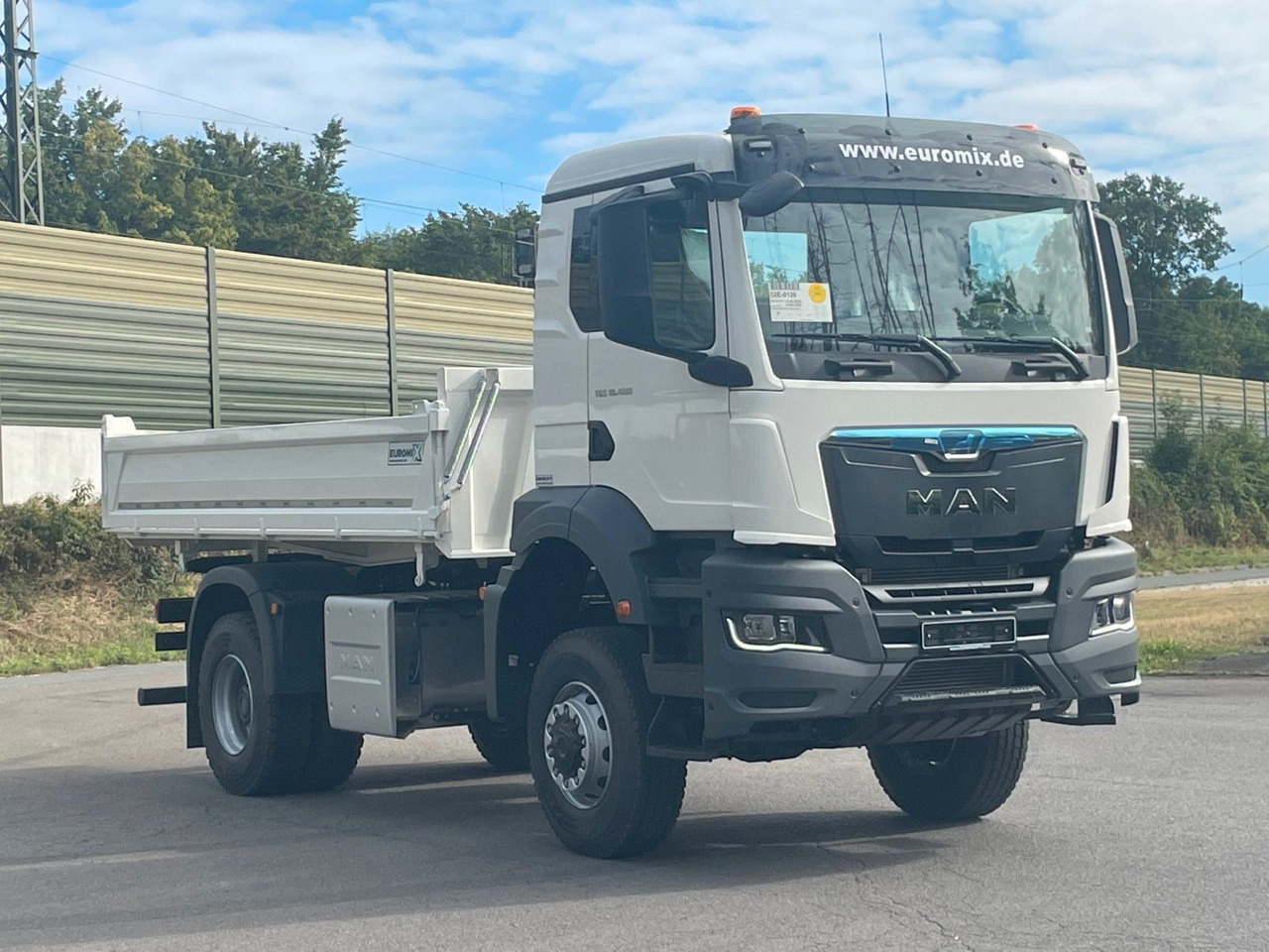 MAN TGS 18.400 TG3 4x4 Euro6e 3-Seiten-Kippe Euromix - Kippiauto kuorma-auto: kuva MAN TGS 18.400 TG3 4x4 Euro6e 3-Seiten-Kippe Euromix - Kippiauto kuorma-auto MAN TGS 18.400 TG3 4x4 Euro6e 3-Seiten-Kippe Euromix - Kippiauto kuorma-auto: kuva MAN TGS 18.400 TG3 4x4 Euro6e 3-Seiten-Kippe Euromix - Kippiauto kuorma-auto