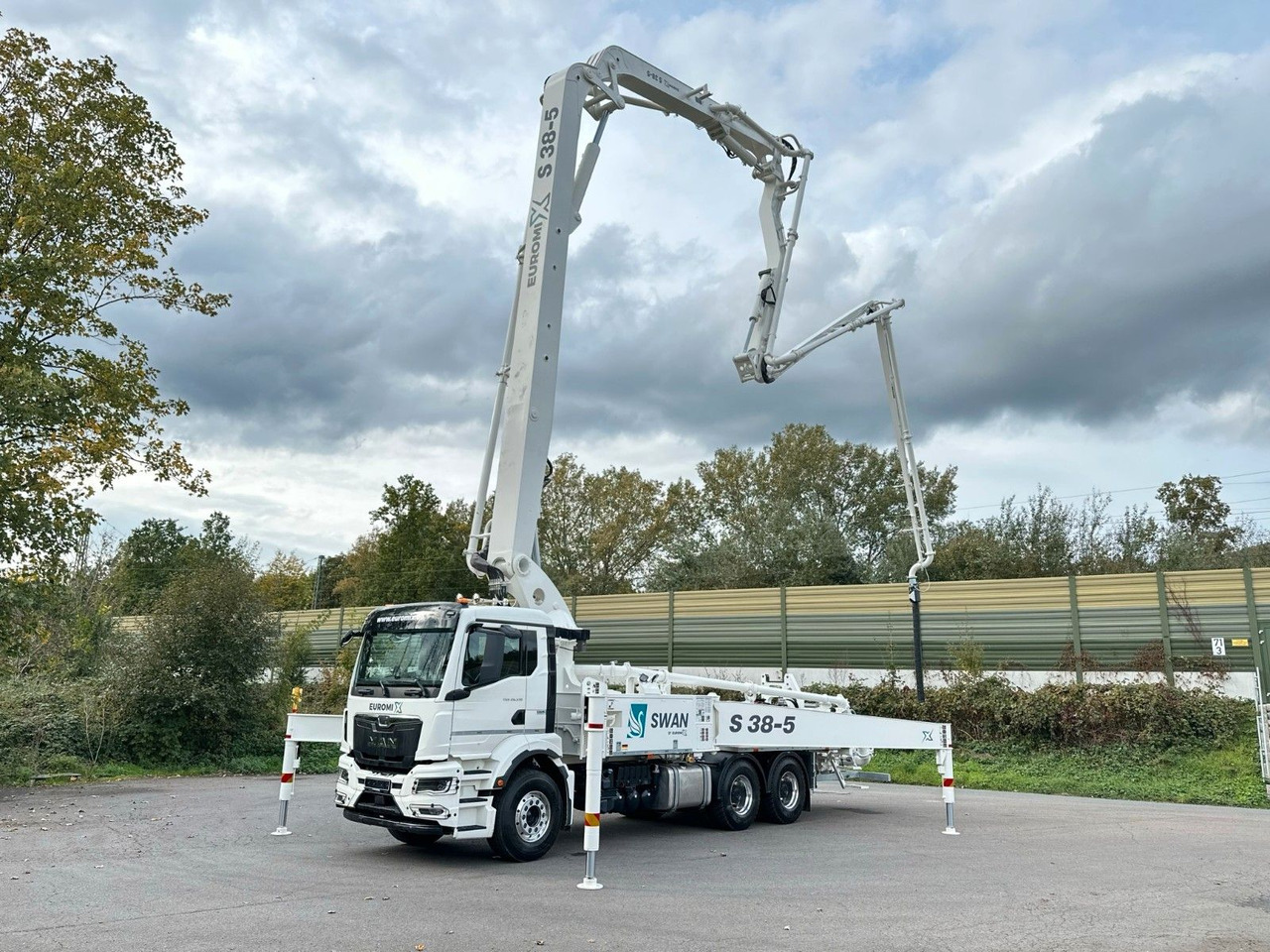 MAN TGS 26.510 6x4 SWAN TSP 38-5 160RZ ( 38m ) - Betonipumppuauto: kuva MAN TGS 26.510 6x4 SWAN TSP 38-5 160RZ ( 38m ) - Betonipumppuauto MAN TGS 26.510 6x4 SWAN TSP 38-5 160RZ ( 38m ) - Betonipumppuauto: kuva MAN TGS 26.510 6x4 SWAN TSP 38-5 160RZ ( 38m ) - Betonipumppuauto