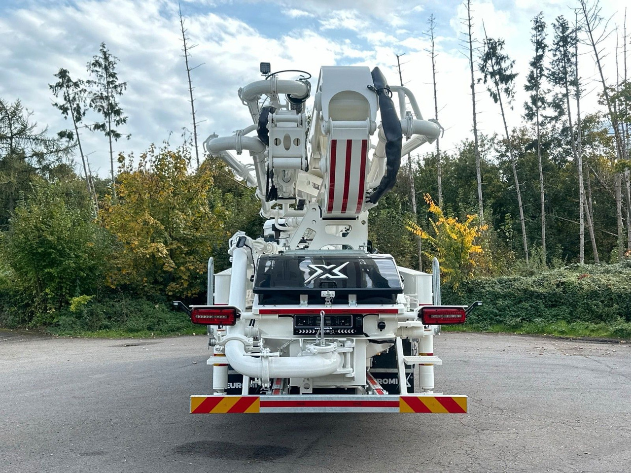 MAN TGS 26.510 6x4 SWAN TSP 38-5 160RZ ( 38m ) - Betonipumppuauto: kuva MAN TGS 26.510 6x4 SWAN TSP 38-5 160RZ ( 38m ) - Betonipumppuauto MAN TGS 26.510 6x4 SWAN TSP 38-5 160RZ ( 38m ) - Betonipumppuauto: kuva MAN TGS 26.510 6x4 SWAN TSP 38-5 160RZ ( 38m ) - Betonipumppuauto