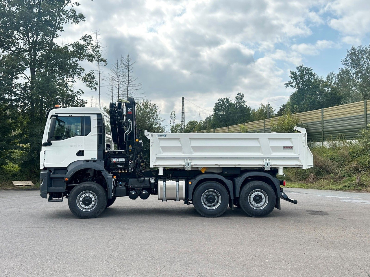 MAN TGS 28.440 6x4-4 / 3-Seiten- Kipper EuromixMTP - Kippiauto kuorma-auto: kuva MAN TGS 28.440 6x4-4 / 3-Seiten- Kipper EuromixMTP - Kippiauto kuorma-auto MAN TGS 28.440 6x4-4 / 3-Seiten- Kipper EuromixMTP - Kippiauto kuorma-auto: kuva MAN TGS 28.440 6x4-4 / 3-Seiten- Kipper EuromixMTP - Kippiauto kuorma-auto