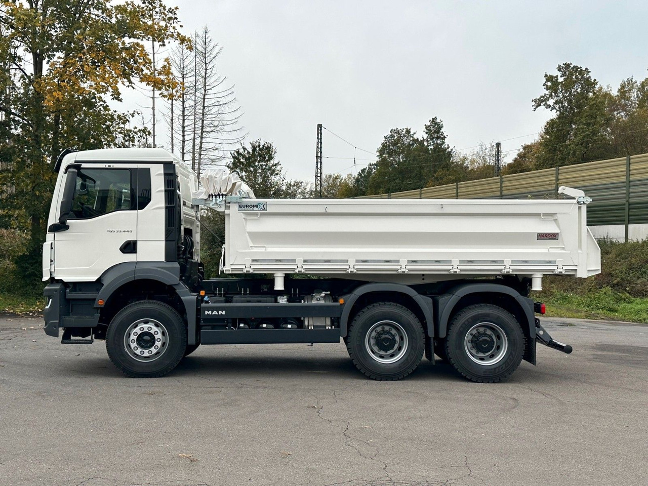 MAN TGS 33.440 6x4 /Euro6 3-Seiten-Kipper EuromixMTP - Kippiauto kuorma-auto: kuva MAN TGS 33.440 6x4 /Euro6 3-Seiten-Kipper EuromixMTP - Kippiauto kuorma-auto MAN TGS 33.440 6x4 /Euro6 3-Seiten-Kipper EuromixMTP - Kippiauto kuorma-auto: kuva MAN TGS 33.440 6x4 /Euro6 3-Seiten-Kipper EuromixMTP - Kippiauto kuorma-auto