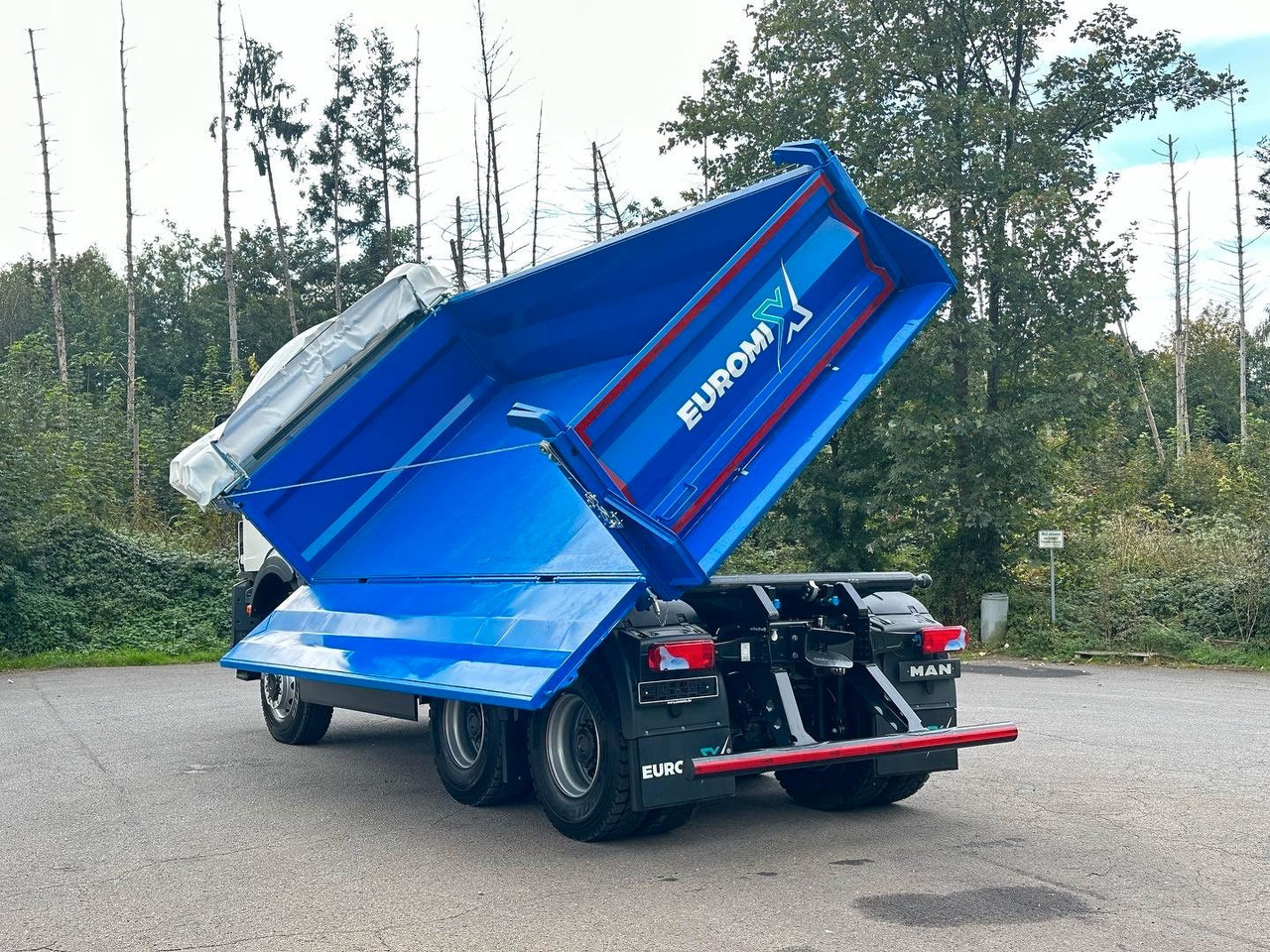 MAN TGS 33.440 6x6 /Euro6 3-Seiten-Kipper EuromixMTP - Kippiauto kuorma-auto: kuva MAN TGS 33.440 6x6 /Euro6 3-Seiten-Kipper EuromixMTP - Kippiauto kuorma-auto MAN TGS 33.440 6x6 /Euro6 3-Seiten-Kipper EuromixMTP - Kippiauto kuorma-auto: kuva MAN TGS 33.440 6x6 /Euro6 3-Seiten-Kipper EuromixMTP - Kippiauto kuorma-auto