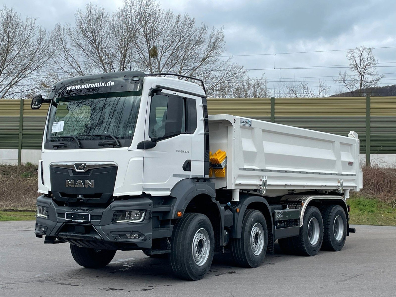MAN TGS 35.520 8x4 EuromixMTP 3-Seiten-Kipper - Kippiauto kuorma-auto: kuva MAN TGS 35.520 8x4 EuromixMTP 3-Seiten-Kipper - Kippiauto kuorma-auto MAN TGS 35.520 8x4 EuromixMTP 3-Seiten-Kipper - Kippiauto kuorma-auto: kuva MAN TGS 35.520 8x4 EuromixMTP 3-Seiten-Kipper - Kippiauto kuorma-auto