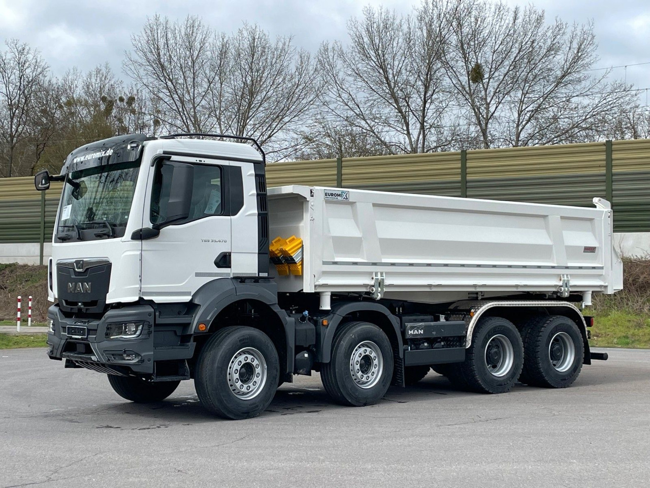 MAN TGS 35.520 8x4 EuromixMTP 3-Seiten-Kipper - Kippiauto kuorma-auto: kuva MAN TGS 35.520 8x4 EuromixMTP 3-Seiten-Kipper - Kippiauto kuorma-auto MAN TGS 35.520 8x4 EuromixMTP 3-Seiten-Kipper - Kippiauto kuorma-auto: kuva MAN TGS 35.520 8x4 EuromixMTP 3-Seiten-Kipper - Kippiauto kuorma-auto