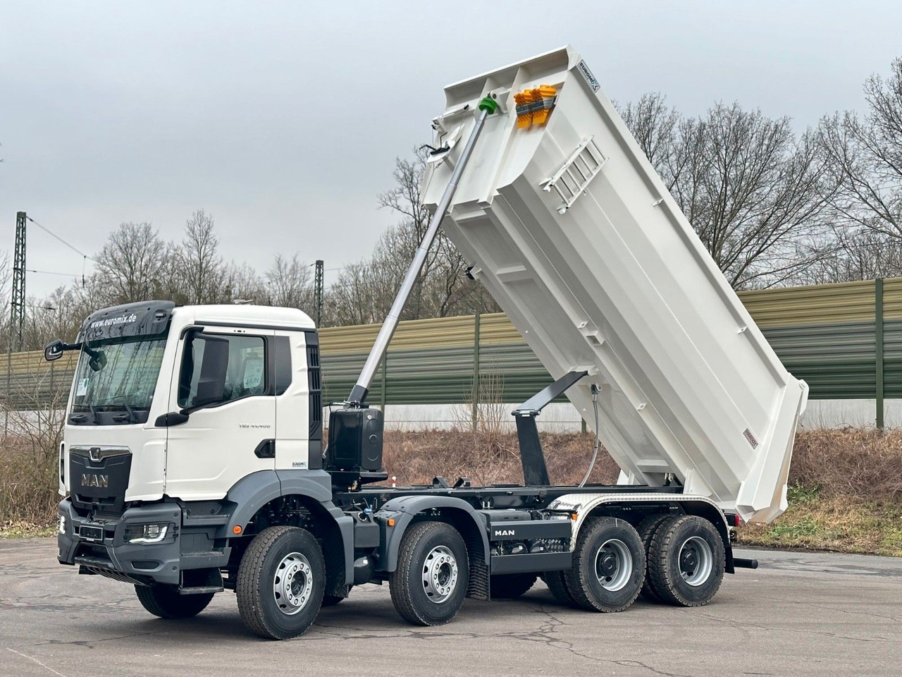 MAN TGS 41.400 8x4 / EUROMIX MTP 20m³/ EURO 5 - Kippiauto kuorma-auto: kuva MAN TGS 41.400 8x4 / EUROMIX MTP 20m³/ EURO 5 - Kippiauto kuorma-auto MAN TGS 41.400 8x4 / EUROMIX MTP 20m³/ EURO 5 - Kippiauto kuorma-auto: kuva MAN TGS 41.400 8x4 / EUROMIX MTP 20m³/ EURO 5 - Kippiauto kuorma-auto