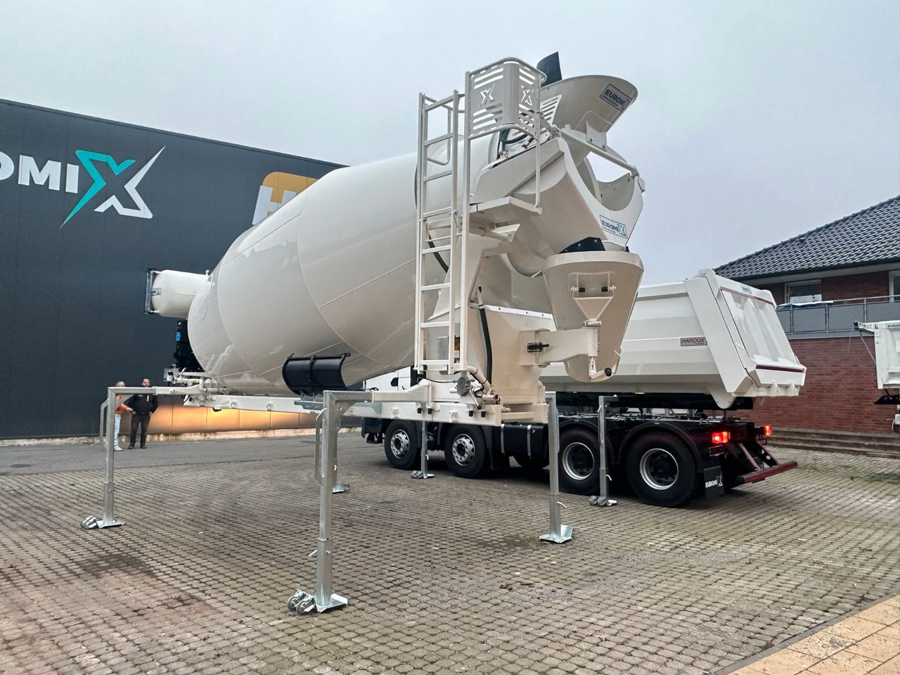 MAN TGS 41.480 8x4 WECHSELSYSTEM KIPPER+MISCHER - Betoniauto: kuva MAN TGS 41.480 8x4 WECHSELSYSTEM KIPPER+MISCHER - Betoniauto MAN TGS 41.480 8x4 WECHSELSYSTEM KIPPER+MISCHER - Betoniauto: kuva MAN TGS 41.480 8x4 WECHSELSYSTEM KIPPER+MISCHER - Betoniauto
