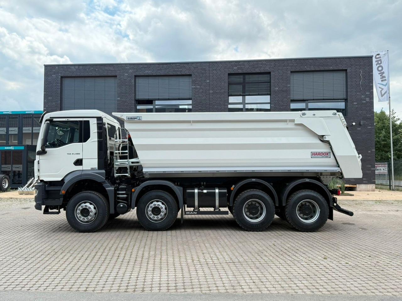 MAN TGS 41.480 BB 8X4 Hydraulische Klappe - Kippiauto kuorma-auto: kuva MAN TGS 41.480 BB 8X4 Hydraulische Klappe - Kippiauto kuorma-auto MAN TGS 41.480 BB 8X4 Hydraulische Klappe - Kippiauto kuorma-auto: kuva MAN TGS 41.480 BB 8X4 Hydraulische Klappe - Kippiauto kuorma-auto