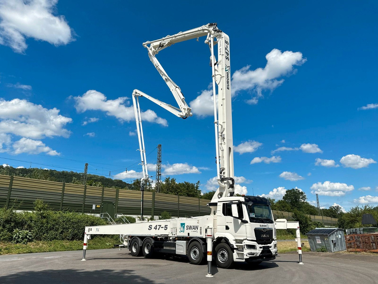 MAN TGS 41.520 8x4 SWAN TSP 47-5 160RZ ( 47m ) - Betonipumppuauto: kuva MAN TGS 41.520 8x4 SWAN TSP 47-5 160RZ ( 47m ) - Betonipumppuauto MAN TGS 41.520 8x4 SWAN TSP 47-5 160RZ ( 47m ) - Betonipumppuauto: kuva MAN TGS 41.520 8x4 SWAN TSP 47-5 160RZ ( 47m ) - Betonipumppuauto
