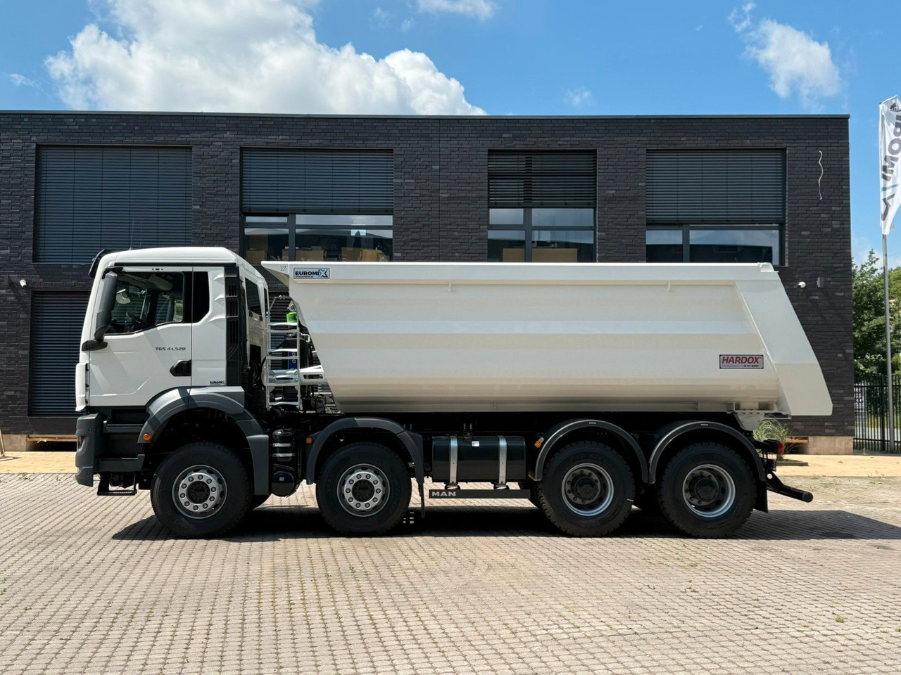 MAN TGS 41.520 BB 8X4 Euromix MuldenKipper Retarder - Kippiauto kuorma-auto: kuva MAN TGS 41.520 BB 8X4 Euromix MuldenKipper Retarder - Kippiauto kuorma-auto MAN TGS 41.520 BB 8X4 Euromix MuldenKipper Retarder - Kippiauto kuorma-auto: kuva MAN TGS 41.520 BB 8X4 Euromix MuldenKipper Retarder - Kippiauto kuorma-auto