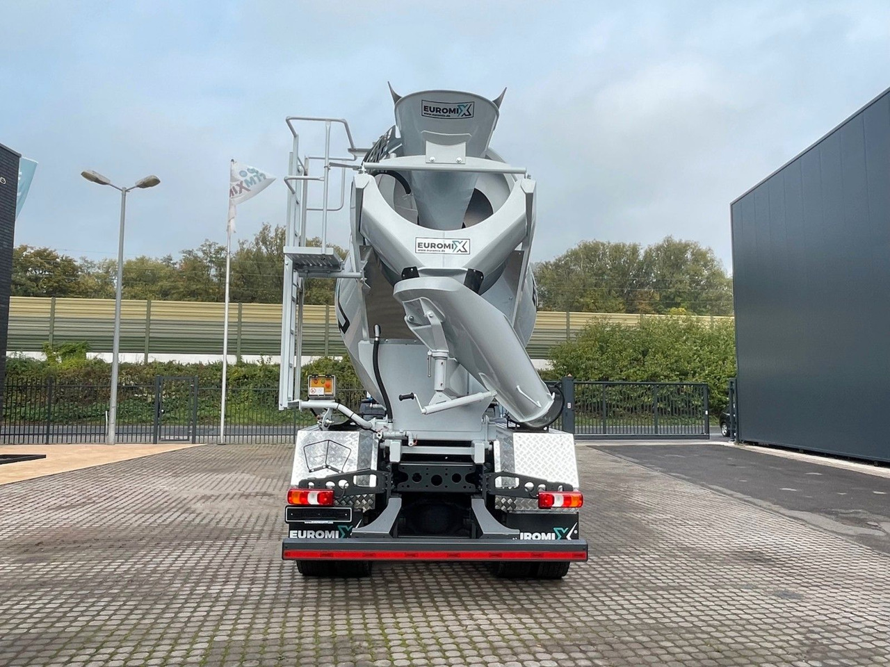 Mercedes-Benz AROCS 5 4142 B 8X4 Euro 3 EuromixMTP EM 10 - Betoniauto: kuva Mercedes-Benz AROCS 5 4142 B 8X4 Euro 3 EuromixMTP EM 10 - Betoniauto Mercedes-Benz AROCS 5 4142 B 8X4 Euro 3 EuromixMTP EM 10 - Betoniauto: kuva Mercedes-Benz AROCS 5 4142 B 8X4 Euro 3 EuromixMTP EM 10 - Betoniauto