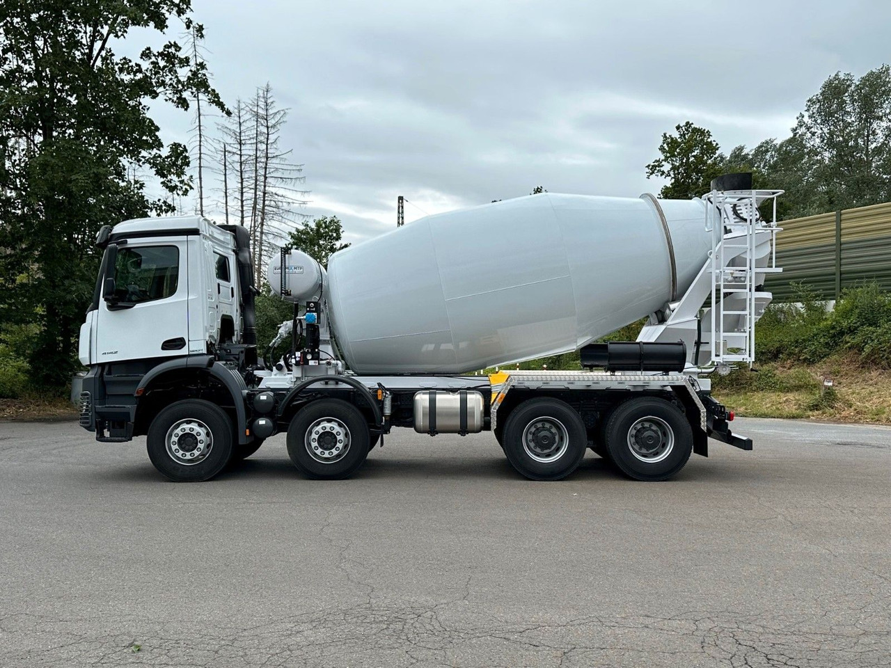 Mercedes-Benz AROCS 5 4142 B 8X4 Euro 3 EuromixMTP EM 10 - Betoniauto: kuva Mercedes-Benz AROCS 5 4142 B 8X4 Euro 3 EuromixMTP EM 10 - Betoniauto Mercedes-Benz AROCS 5 4142 B 8X4 Euro 3 EuromixMTP EM 10 - Betoniauto: kuva Mercedes-Benz AROCS 5 4142 B 8X4 Euro 3 EuromixMTP EM 10 - Betoniauto
