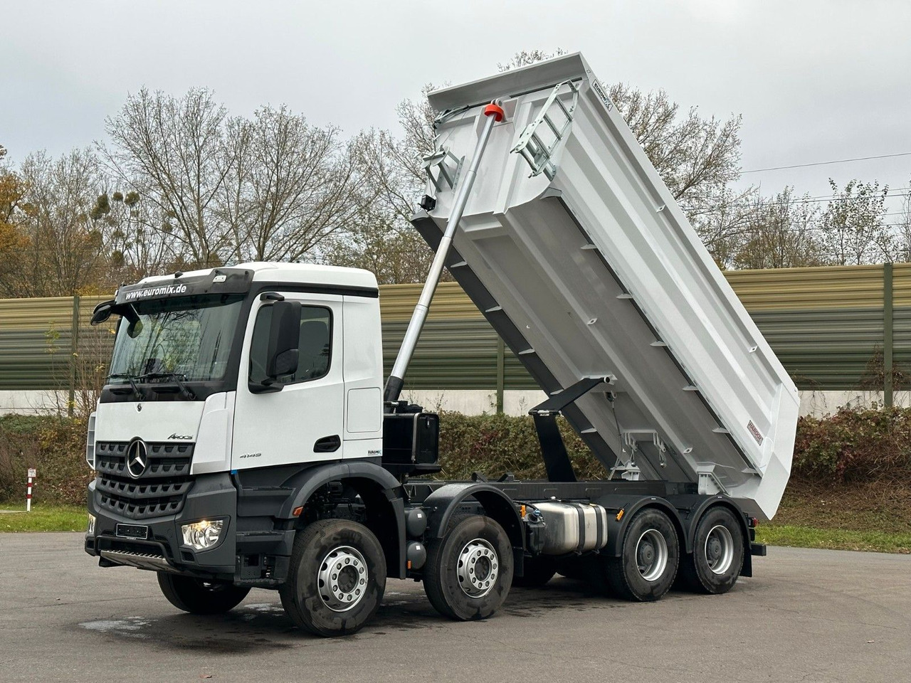 Mercedes-Benz AROCS 5 4145 8X4 E6e EuromixMTP 18m³ Kipper - Kippiauto kuorma-auto: kuva Mercedes-Benz AROCS 5 4145 8X4 E6e EuromixMTP 18m³ Kipper - Kippiauto kuorma-auto Mercedes-Benz AROCS 5 4145 8X4 E6e EuromixMTP 18m³ Kipper - Kippiauto kuorma-auto: kuva Mercedes-Benz AROCS 5 4145 8X4 E6e EuromixMTP 18m³ Kipper - Kippiauto kuorma-auto