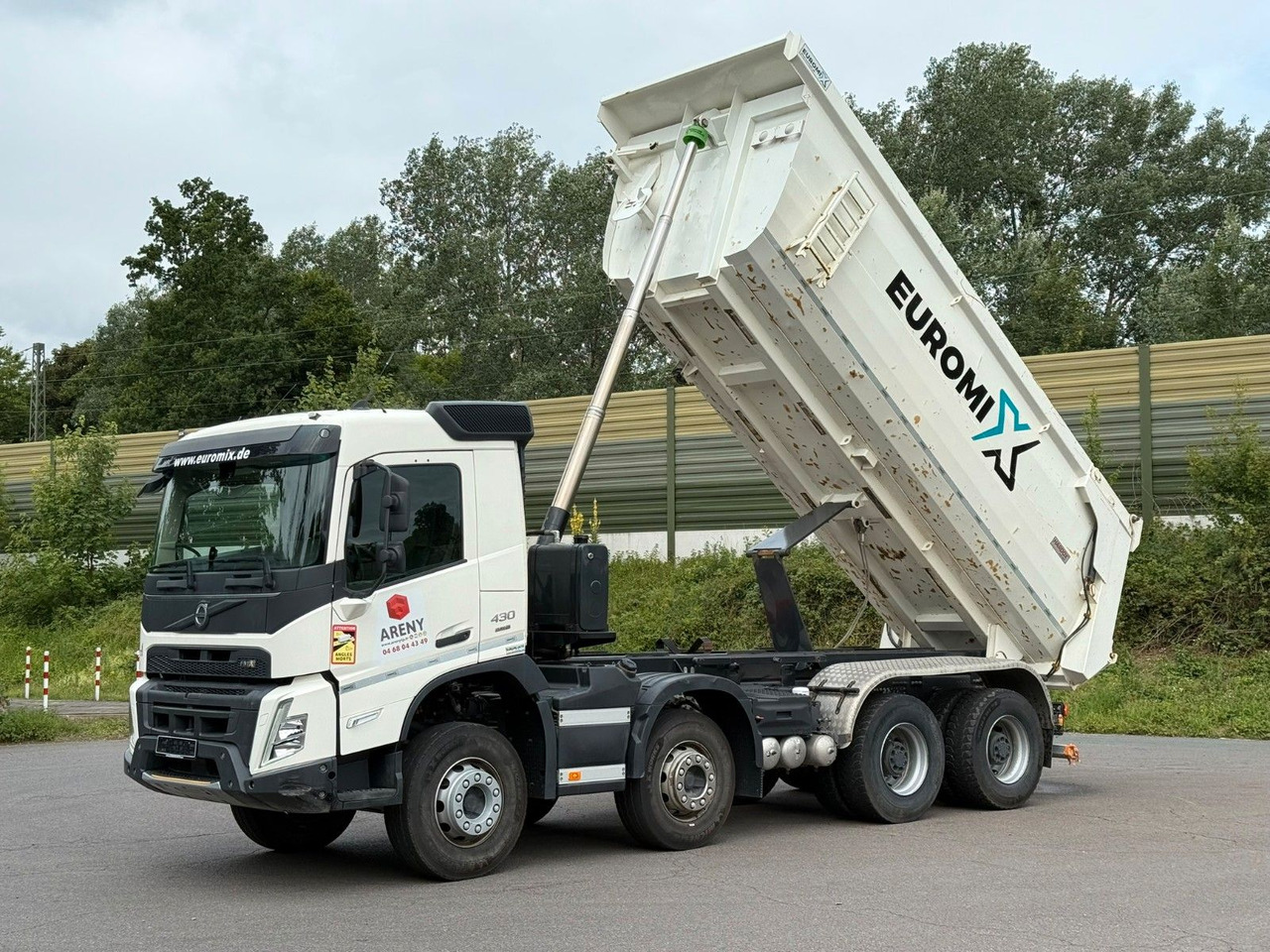 Volvo FMX 430 8X4 EuromixMTP 16m³ Hydraulische Klappe - Kippiauto kuorma-auto: kuva Volvo FMX 430 8X4 EuromixMTP 16m³ Hydraulische Klappe - Kippiauto kuorma-auto Volvo FMX 430 8X4 EuromixMTP 16m³ Hydraulische Klappe - Kippiauto kuorma-auto: kuva Volvo FMX 430 8X4 EuromixMTP 16m³ Hydraulische Klappe - Kippiauto kuorma-auto