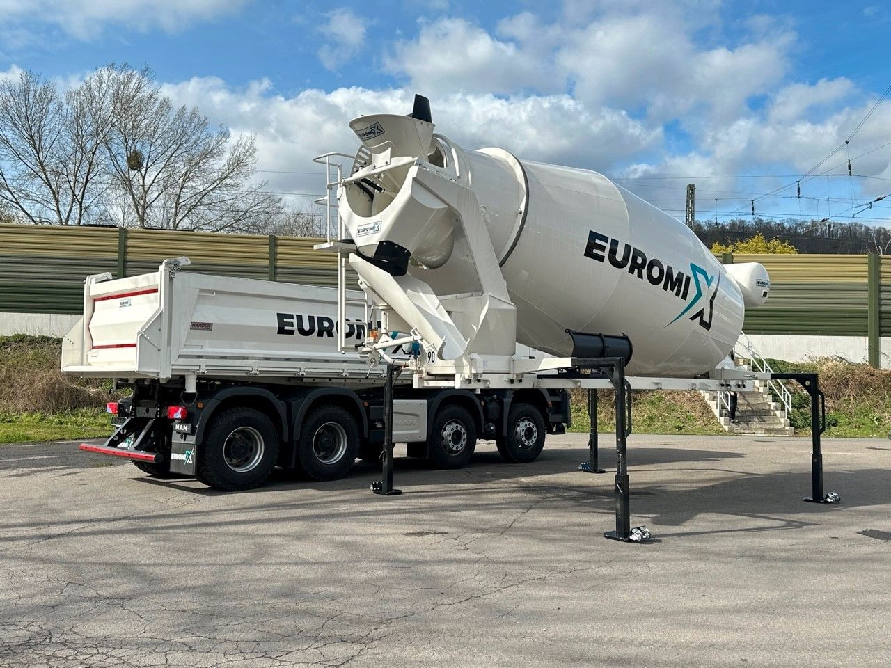 Volvo FMX 460 8x4 / WECHSELSYSTEM KIPPER+MISCHER Volvo FMX 460 8x4 / WECHSELSYSTEM KIPPER+MISCHER - Kippiauto kuorma-auto: kuva Volvo FMX 460 8x4 / WECHSELSYSTEM KIPPER+MISCHER Volvo FMX 460 8x4 / WECHSELSYSTEM KIPPER+MISCHER - Kippiauto kuorma-auto Volvo FMX 460 8x4 / WECHSELSYSTEM KIPPER+MISCHER Volvo FMX 460 8x4 / WECHSELSYSTEM KIPPER+MISCHER - Kippiauto kuorma-auto: kuva Volvo FMX 460 8x4 / WECHSELSYSTEM KIPPER+MISCHER Volvo FMX 460 8x4 / WECHSELSYSTEM KIPPER+MISCHER - Kippiauto kuorma-auto