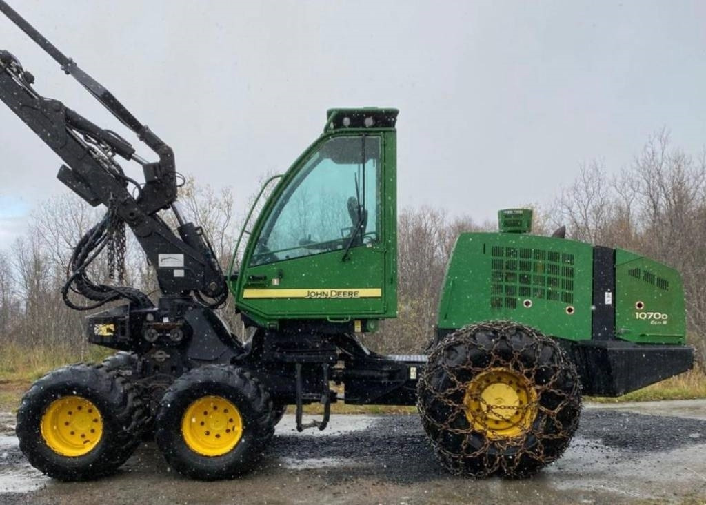 John Deere 1070 D - Harvesteri: kuva John Deere 1070 D - Harvesteri John Deere 1070 D - Harvesteri: kuva John Deere 1070 D - Harvesteri