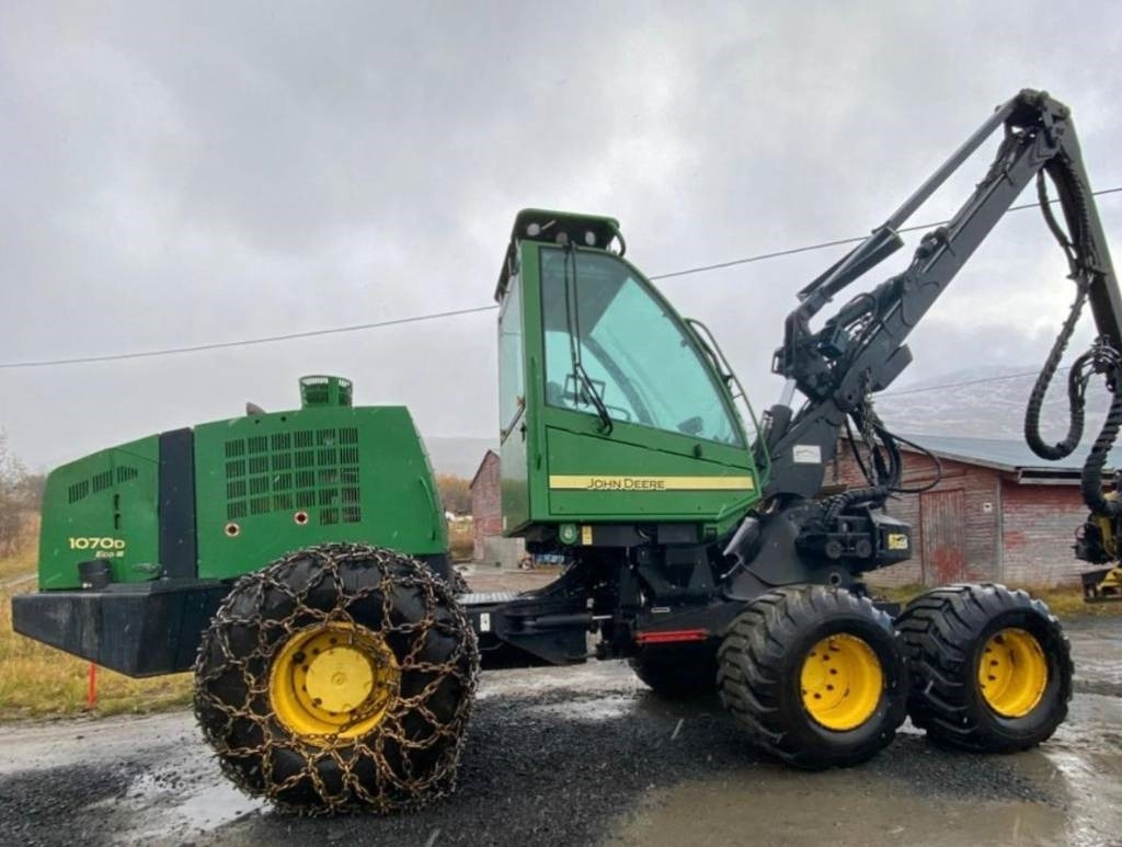 John Deere 1070 D - Harvesteri: kuva John Deere 1070 D - Harvesteri John Deere 1070 D - Harvesteri: kuva John Deere 1070 D - Harvesteri