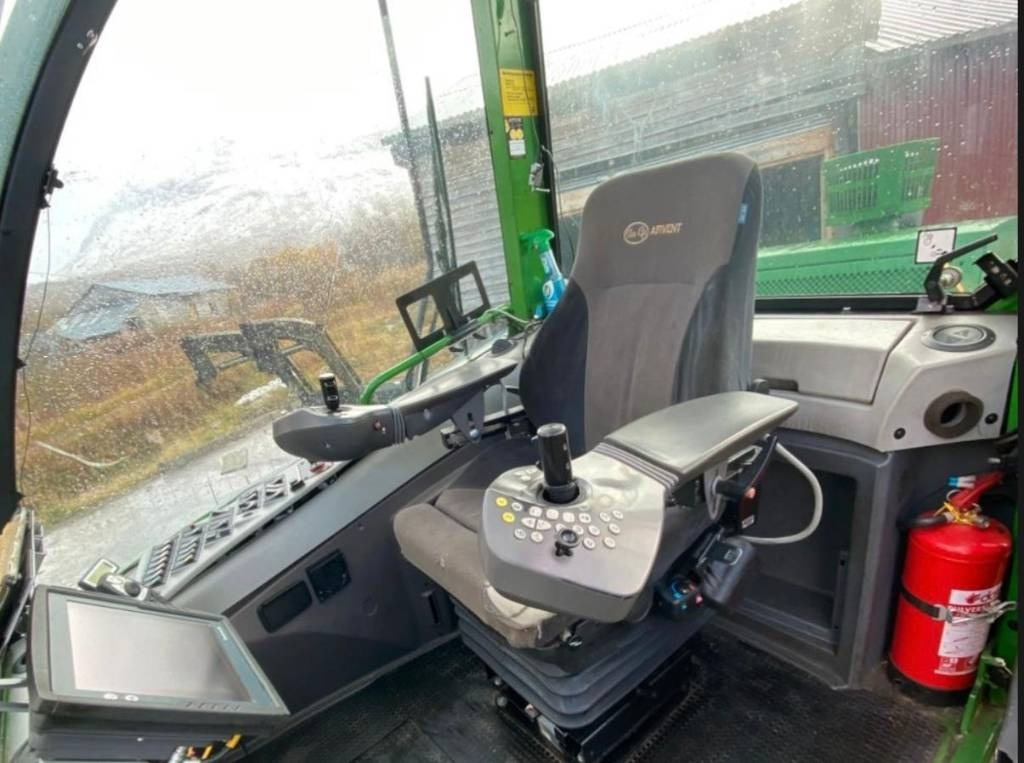 John Deere 1070 D - Harvesteri: kuva John Deere 1070 D - Harvesteri John Deere 1070 D - Harvesteri: kuva John Deere 1070 D - Harvesteri