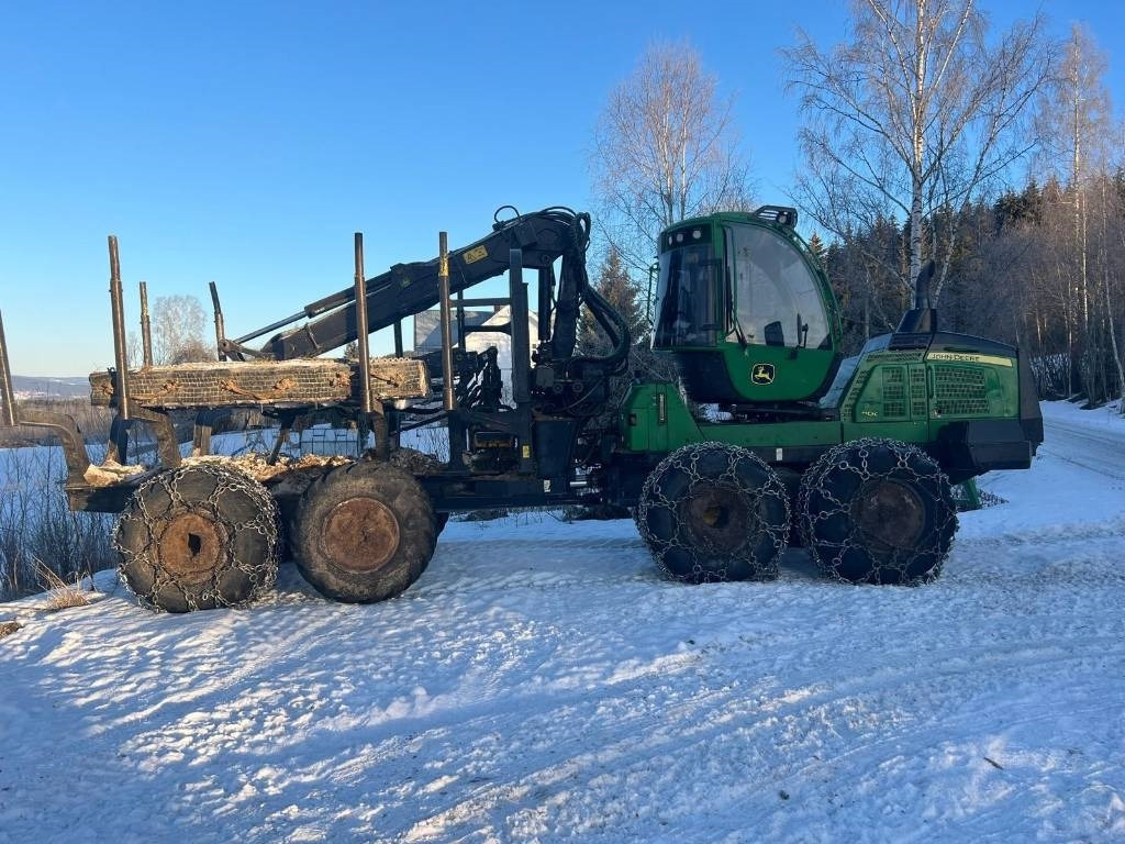 John Deere 1110 G - Kuormatraktori: kuva John Deere 1110 G - Kuormatraktori John Deere 1110 G - Kuormatraktori: kuva John Deere 1110 G - Kuormatraktori