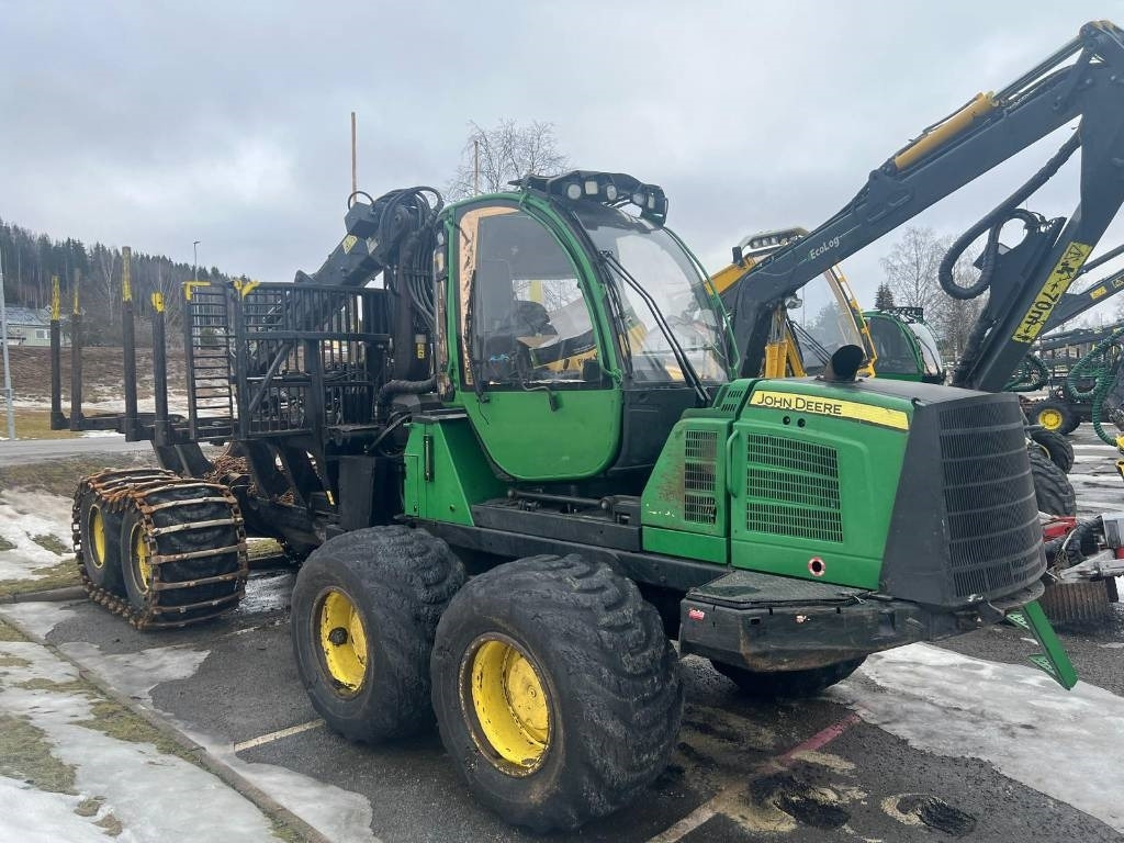John Deere 1210 E - Kuormatraktori: kuva John Deere 1210 E - Kuormatraktori John Deere 1210 E - Kuormatraktori: kuva John Deere 1210 E - Kuormatraktori