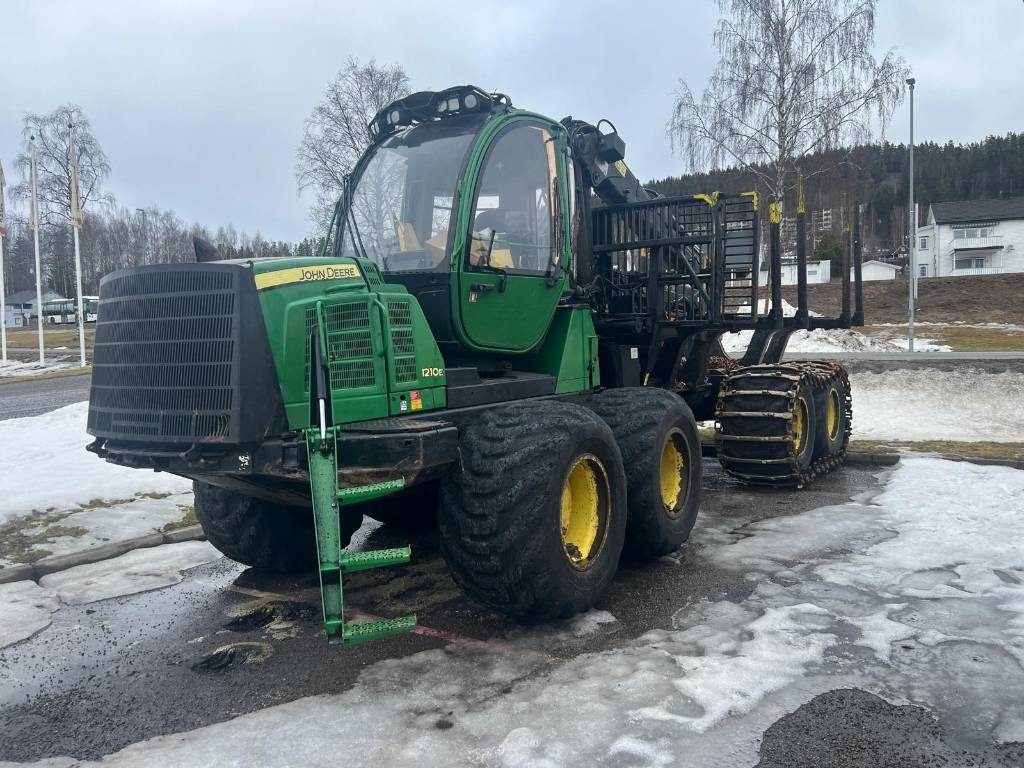 John Deere 1210 E - Kuormatraktori: kuva John Deere 1210 E - Kuormatraktori John Deere 1210 E - Kuormatraktori: kuva John Deere 1210 E - Kuormatraktori
