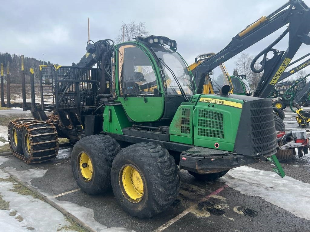 John Deere 1210 E - Kuormatraktori: kuva John Deere 1210 E - Kuormatraktori John Deere 1210 E - Kuormatraktori: kuva John Deere 1210 E - Kuormatraktori