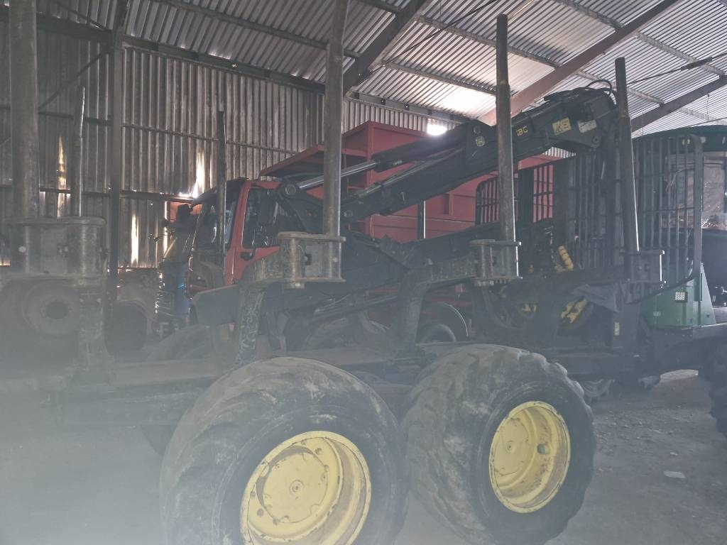 John Deere 1510 E - Kuormatraktori: kuva John Deere 1510 E - Kuormatraktori John Deere 1510 E - Kuormatraktori: kuva John Deere 1510 E - Kuormatraktori