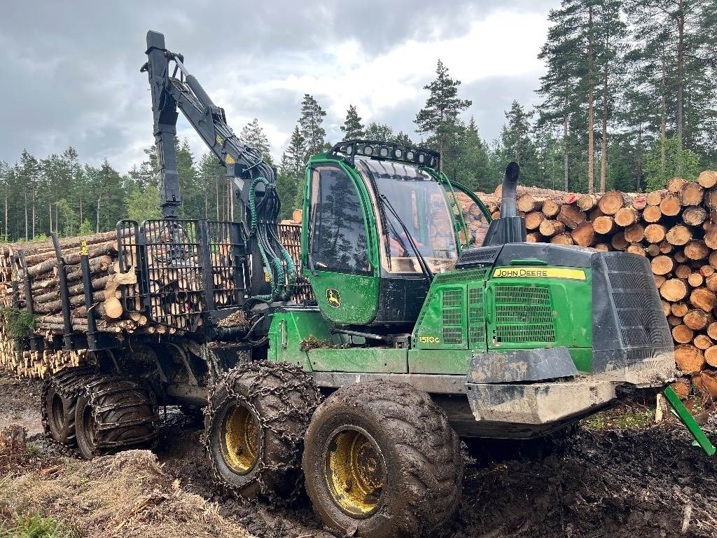 John Deere 1510 G - Kuormatraktori: kuva John Deere 1510 G - Kuormatraktori John Deere 1510 G - Kuormatraktori: kuva John Deere 1510 G - Kuormatraktori