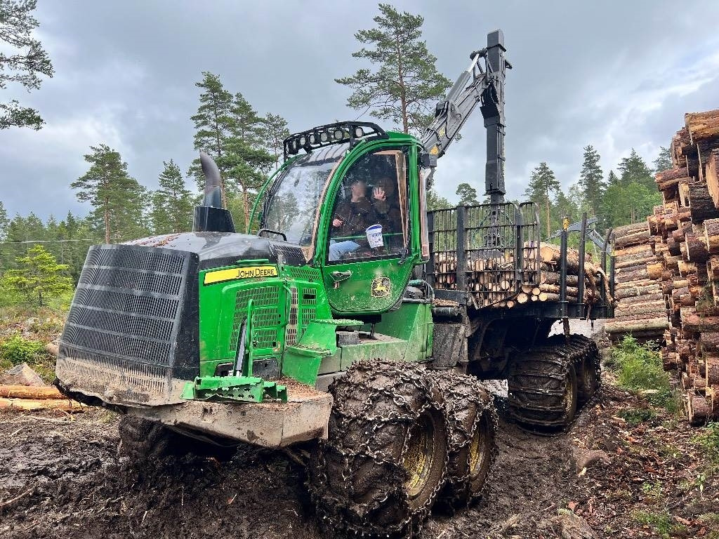 John Deere 1510 G - Kuormatraktori: kuva John Deere 1510 G - Kuormatraktori John Deere 1510 G - Kuormatraktori: kuva John Deere 1510 G - Kuormatraktori