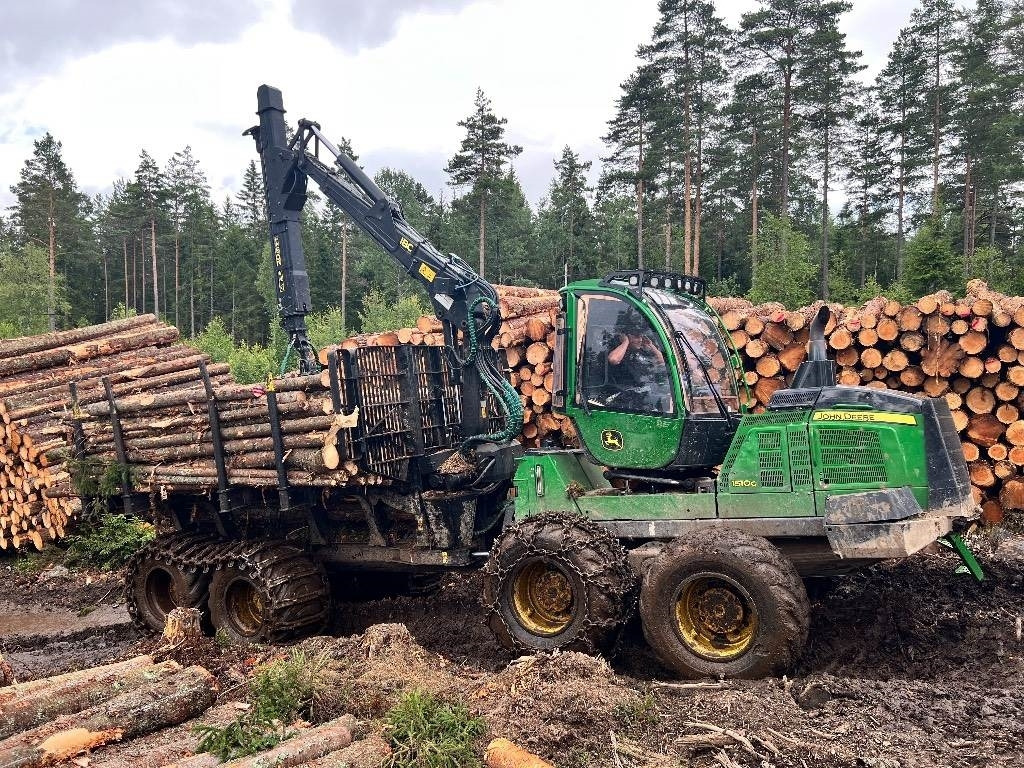 John Deere 1510 G - Kuormatraktori: kuva John Deere 1510 G - Kuormatraktori John Deere 1510 G - Kuormatraktori: kuva John Deere 1510 G - Kuormatraktori