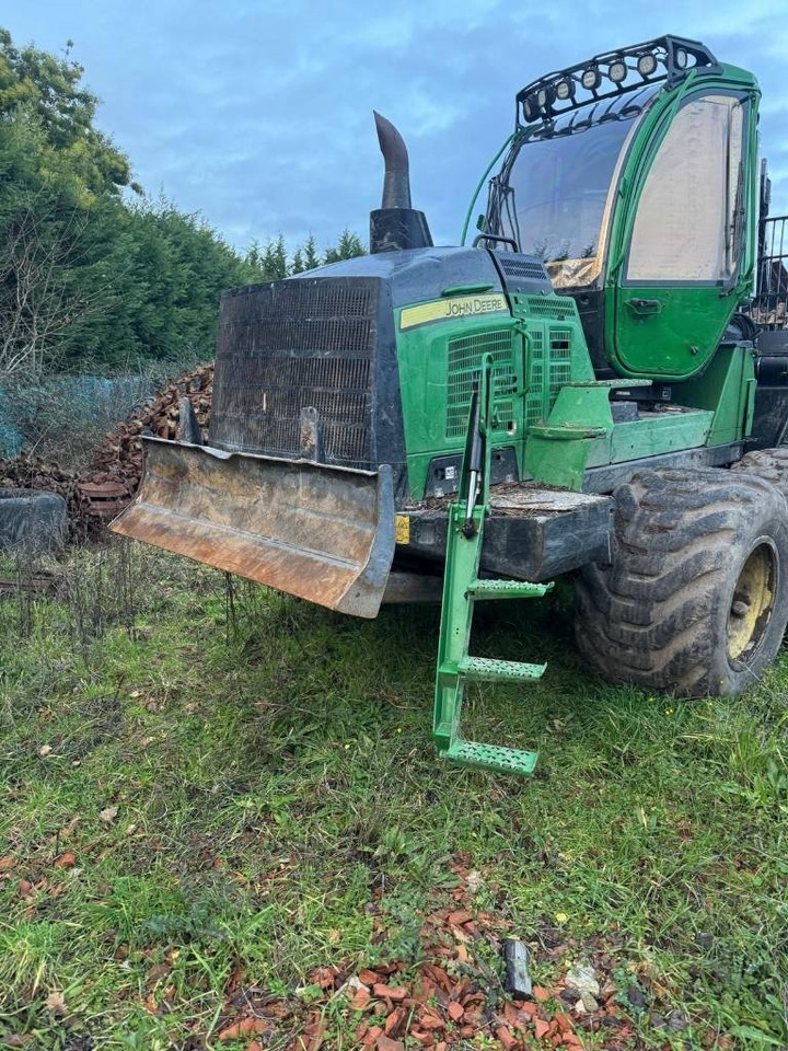 John Deere 1510G - Kuormatraktori: kuva John Deere 1510G - Kuormatraktori John Deere 1510G - Kuormatraktori: kuva John Deere 1510G - Kuormatraktori