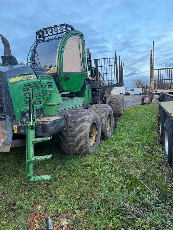 John Deere 1510G - Kuormatraktori: kuva John Deere 1510G - Kuormatraktori John Deere 1510G - Kuormatraktori: kuva John Deere 1510G - Kuormatraktori