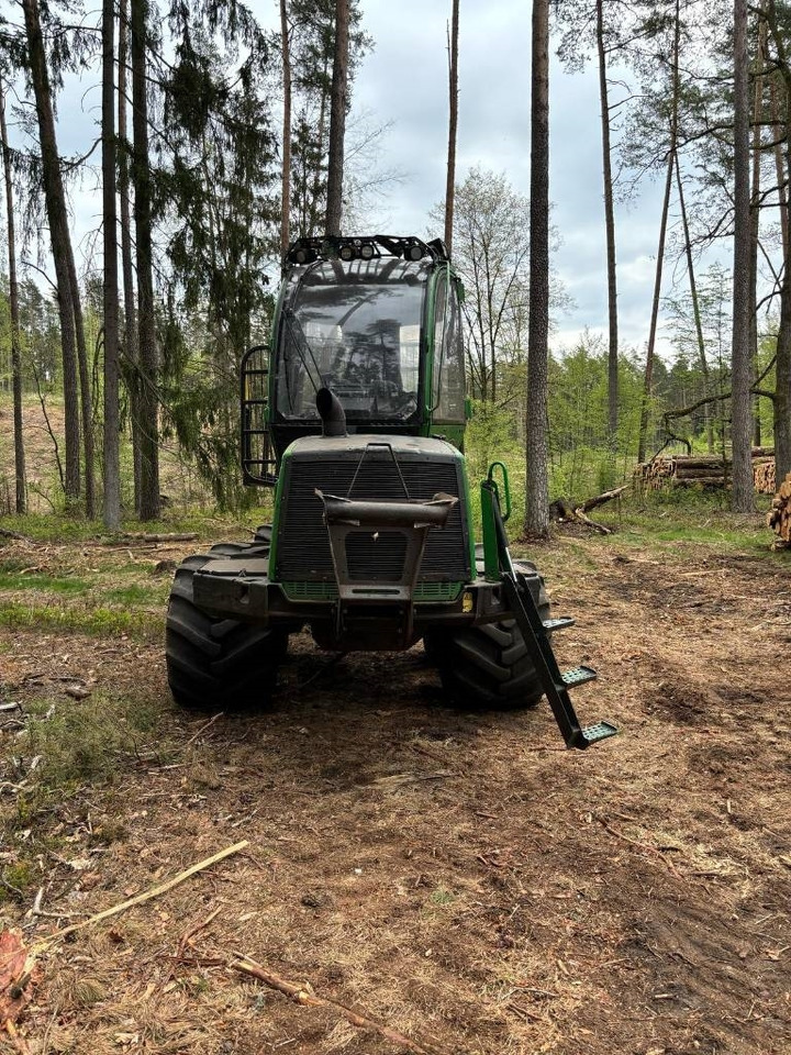 John Deere 810 E - Kuormatraktori: kuva John Deere 810 E - Kuormatraktori John Deere 810 E - Kuormatraktori: kuva John Deere 810 E - Kuormatraktori