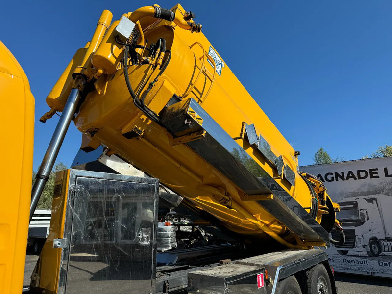 Scania P400 ADR, Combi Vacuum/Pressure 14m3 (2+4+8), 2009 - Puhtaanpitoauto: kuva Scania P400 ADR, Combi Vacuum/Pressure 14m3 (2+4+8), 2009 - Puhtaanpitoauto Scania P400 ADR, Combi Vacuum/Pressure 14m3 (2+4+8), 2009 - Puhtaanpitoauto: kuva Scania P400 ADR, Combi Vacuum/Pressure 14m3 (2+4+8), 2009 - Puhtaanpitoauto