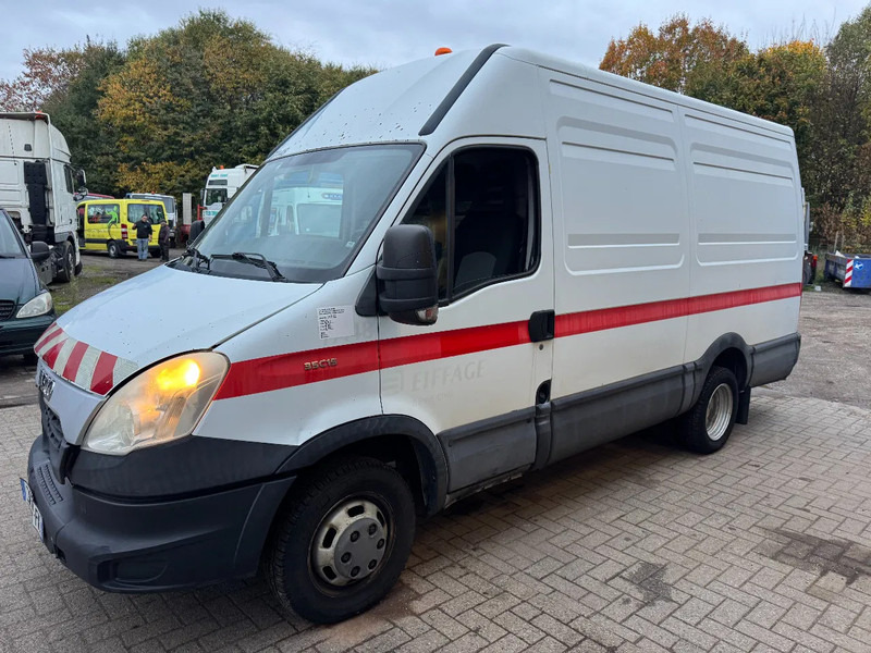 Iveco Daily **35C15-EURO 5-MOTOR 3.0** - Pakettiauto: kuva Iveco Daily **35C15-EURO 5-MOTOR 3.0** - Pakettiauto Iveco Daily **35C15-EURO 5-MOTOR 3.0** - Pakettiauto: kuva Iveco Daily **35C15-EURO 5-MOTOR 3.0** - Pakettiauto