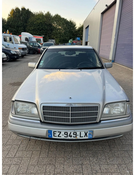 Mercedes-Benz C-Klasse **C180-PETROL-AC** - Sedan: kuva Mercedes-Benz C-Klasse **C180-PETROL-AC** - Sedan Mercedes-Benz C-Klasse **C180-PETROL-AC** - Sedan: kuva Mercedes-Benz C-Klasse **C180-PETROL-AC** - Sedan