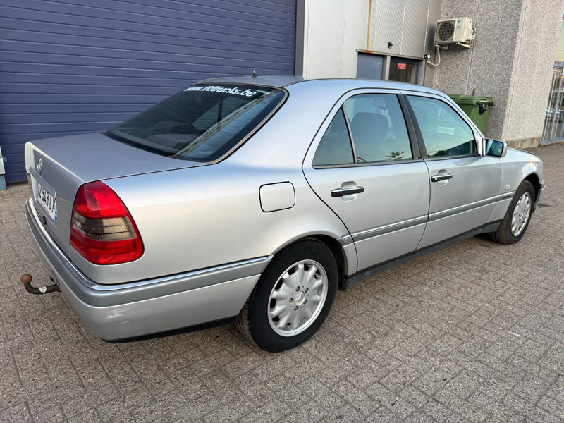 Mercedes-Benz C-Klasse **C180-PETROL-AC** - Sedan: kuva Mercedes-Benz C-Klasse **C180-PETROL-AC** - Sedan Mercedes-Benz C-Klasse **C180-PETROL-AC** - Sedan: kuva Mercedes-Benz C-Klasse **C180-PETROL-AC** - Sedan
