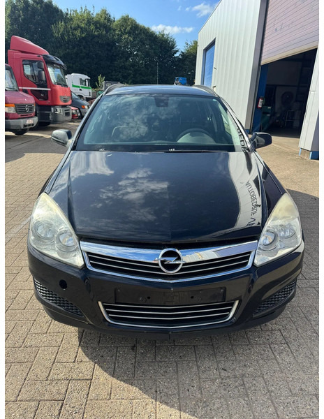 Opel Astra **1700CDTI-AIRCO-EURO 4** - Farmari: kuva Opel Astra **1700CDTI-AIRCO-EURO 4** - Farmari Opel Astra **1700CDTI-AIRCO-EURO 4** - Farmari: kuva Opel Astra **1700CDTI-AIRCO-EURO 4** - Farmari