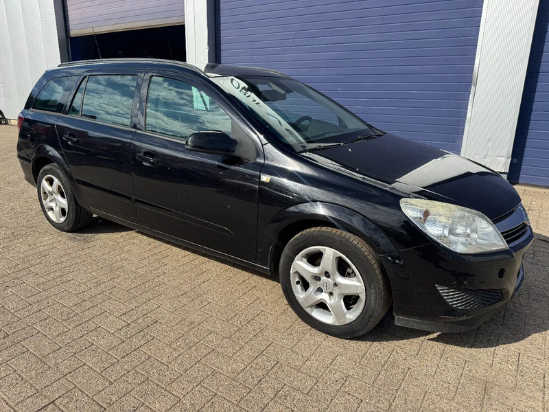 Opel Astra **1700CDTI-AIRCO-EURO 4** - Farmari: kuva Opel Astra **1700CDTI-AIRCO-EURO 4** - Farmari Opel Astra **1700CDTI-AIRCO-EURO 4** - Farmari: kuva Opel Astra **1700CDTI-AIRCO-EURO 4** - Farmari