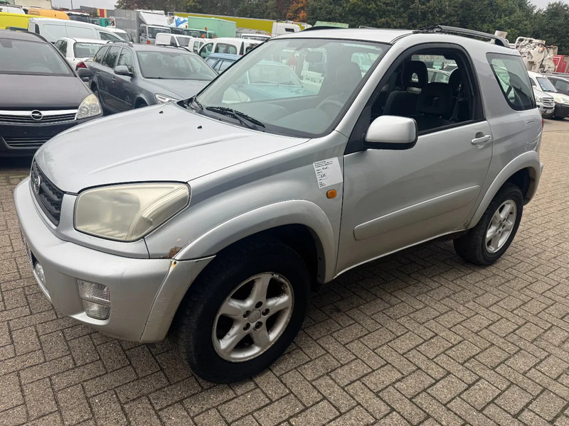 Toyota RAV4 **PETROL-AIRCO** - Henkilöauto: kuva Toyota RAV4 **PETROL-AIRCO** - Henkilöauto Toyota RAV4 **PETROL-AIRCO** - Henkilöauto: kuva Toyota RAV4 **PETROL-AIRCO** - Henkilöauto