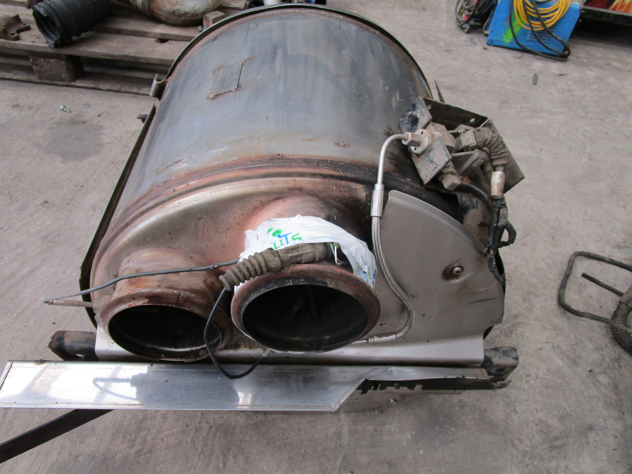 DAF CF 75/85 DPF CAT EXHAUST P/NO 1691063-C1/23985 - Pakokaasujärjestelmä - Kuorma-auto: kuva DAF CF 75/85 DPF CAT EXHAUST P/NO 1691063-C1/23985 - Pakokaasujärjestelmä - Kuorma-auto DAF CF 75/85 DPF CAT EXHAUST P/NO 1691063-C1/23985 - Pakokaasujärjestelmä - Kuorma-auto: kuva DAF CF 75/85 DPF CAT EXHAUST P/NO 1691063-C1/23985 - Pakokaasujärjestelmä - Kuorma-auto