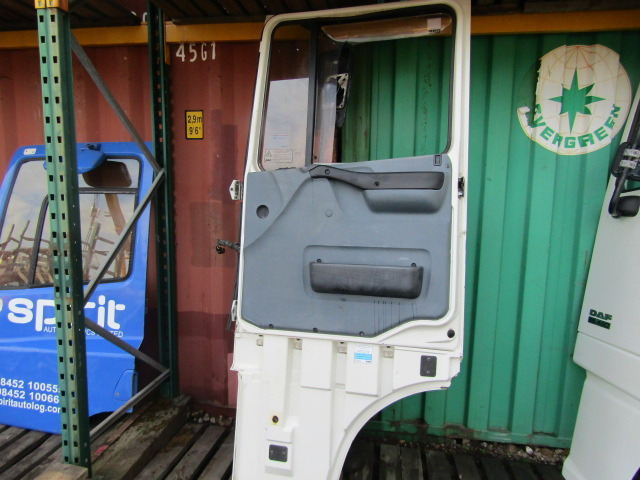 DAF XF 95 OFF/SIDE(DRIVERS) COMPLETE DOOR - Ohjaamo ja sisustus - Kuorma-auto: kuva DAF XF 95 OFF/SIDE(DRIVERS) COMPLETE DOOR - Ohjaamo ja sisustus - Kuorma-auto DAF XF 95 OFF/SIDE(DRIVERS) COMPLETE DOOR - Ohjaamo ja sisustus - Kuorma-auto: kuva DAF XF 95 OFF/SIDE(DRIVERS) COMPLETE DOOR - Ohjaamo ja sisustus - Kuorma-auto