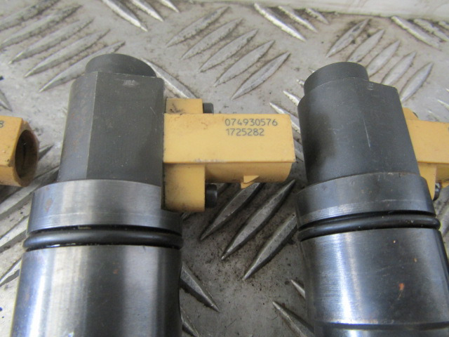 DAF XF EURO 5 MX13 INJECTORS P/NO 1725282 - Polttoainejärjestelmä - Kuorma-auto: kuva DAF XF EURO 5 MX13 INJECTORS P/NO 1725282 - Polttoainejärjestelmä - Kuorma-auto DAF XF EURO 5 MX13 INJECTORS P/NO 1725282 - Polttoainejärjestelmä - Kuorma-auto: kuva DAF XF EURO 5 MX13 INJECTORS P/NO 1725282 - Polttoainejärjestelmä - Kuorma-auto